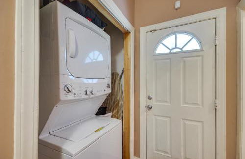 Homey Greenwood Getaway with Patio and Backyard - Foto 19