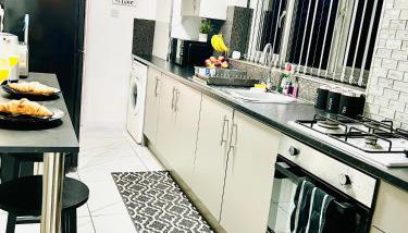 4bedroom Sleeps6 Business ContractorsDiscounts free WiFi - Photo 5