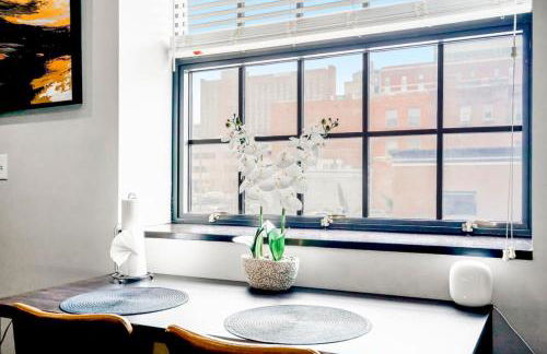 Chic 1BR Parking, Rooftop, Near Arrowhd & TMobile - Photo 42