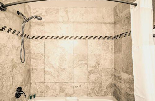 2 Mi to Griffith Park! Burbank Extended-Stay Condo - Foto 18