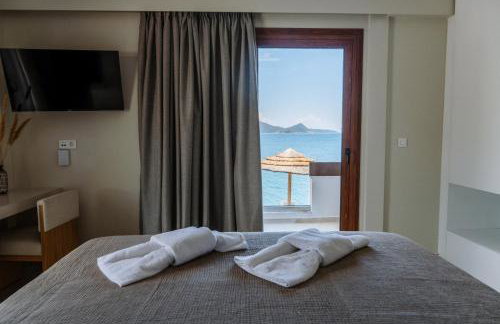 Trizonia Bay Hotel - Photo 78