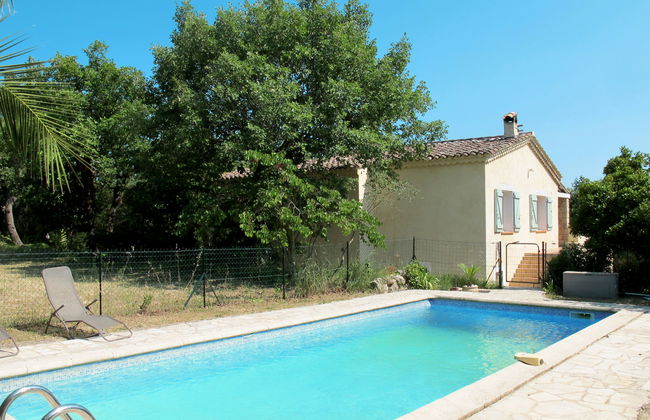 3 bedroom House in Bagnols-en-Forêt with private pool and garden - Photo 8