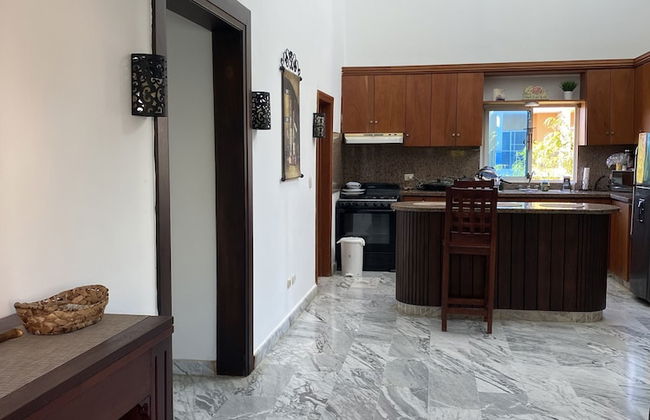 2 Minutes Walk to Beach Huge 3 bdrm Condo with Pool - Photo 60