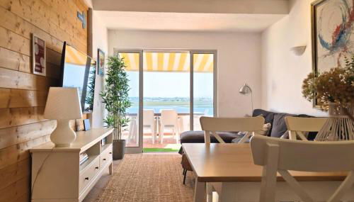 Beach House on Faro Island with a Dreamy Terrace and 7 Beds for the Perfect Escape - Foto 3