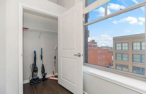 Chic 2BR-Parking, Rooftop,Near Arrowhd & TMobile - Foto 66