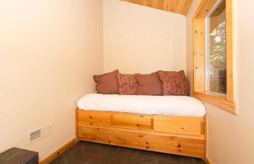 Interlaken on the West Shore by Tahoe Getaways - Pet Friendly 3BR, Close to Skiing & Walk to the Lake! - Foto 18