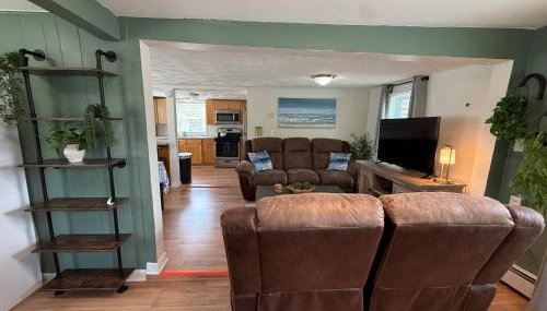 Oakland Beach Cottage - Sleeps up to 4 - Photo 2