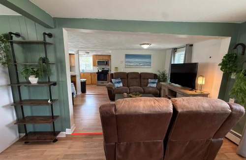 Oakland Beach Cottage - Sleeps up to 4 - Photo 2