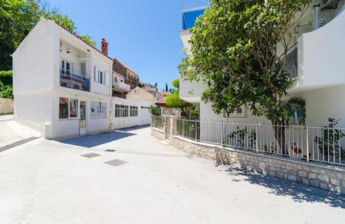 Apartments & Rooms Bari i -Standard One Bedroom Apartment with Balcony and Garden View APT-3 - Photo 21