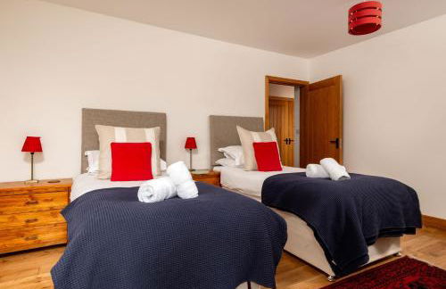 East Trenean Farm Cottages -4 Luxury Cornish Cottages sleeping 20 with hot tubs, private gardens, rural views and EV facilities - Foto 23