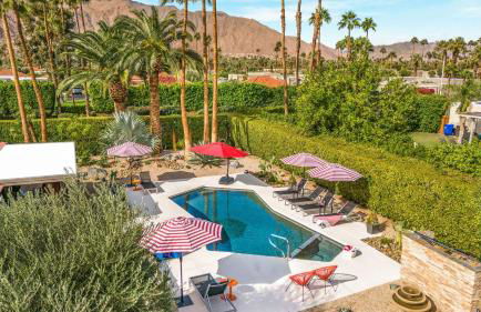 Design-forward Palm Springs home w saltwater pool lush yard multiple outdoor dining areas Casa Papagayo by AvantStay - Foto 49