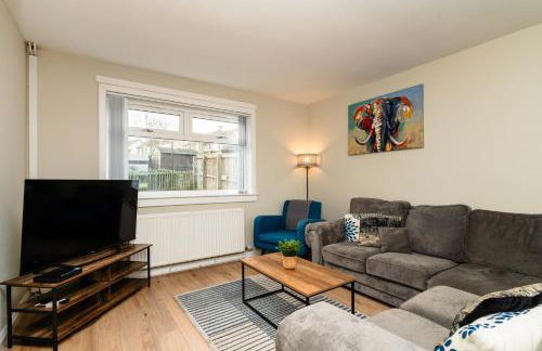 3 Bed House with Driveway- by Holiday Homes - Foto 15