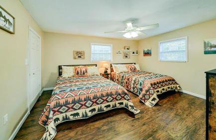 Bear Splashin Fun - Photo 17