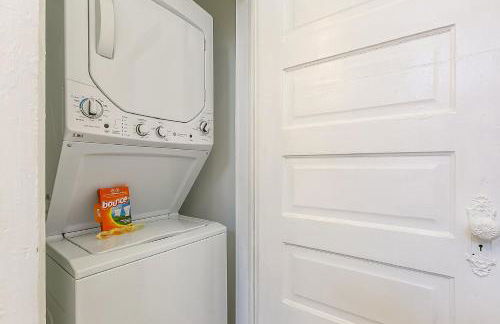 Uptown Spacious 4BD/3BA with Historic Charm - Foto 86