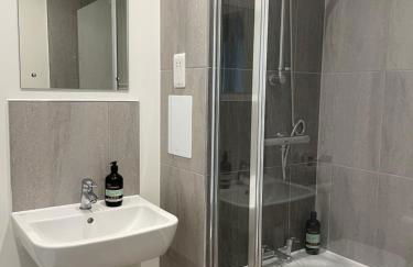 Beautiful 1 bedroom Luxury Apartment near Erith Station - Photo 2