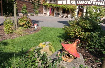 Historisches Fachwerk-Ferienhaus mit Weinkeller und Garten, gute Lage - Photo 2