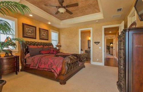 Large Mediterranean Oasis - Water Views & Pool - Photo 28