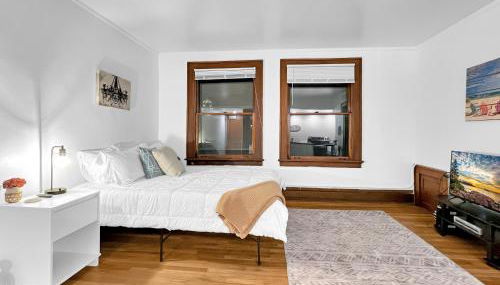 Walk to 3 Breweries! 1 Bed Apartment on Grand - Photo 2