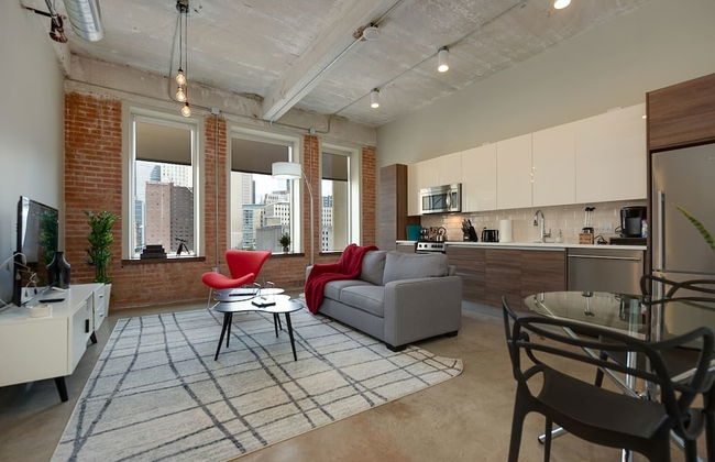 Gorgeous 1 Bedroom in Historic Building, Downtown - Photo 1