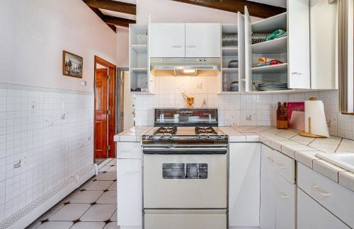 Massachusetts Abode with Deck and Grill Near Beaches! - Photo 11