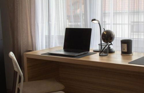 Modernes Studio mit großem Balkon, vollausgestatteter Küche und idealem Arbeitsplatz für Home Office - Foto 2