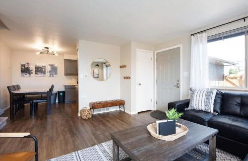 Modern Chic Retreat Near Mtns & Red Rocks Wifi - Foto 8