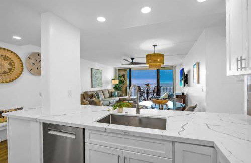 Oceanfront Modern Coastal Remodel - Serene Sunsets & Relaxation on Large Lanai - Foto 20