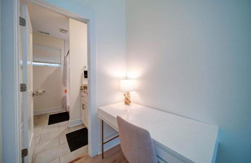 Luxe Townhome Rooftop Hot Tub Parking - Photo 35