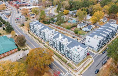 NEW Luxury Condo, Rooftop Terrace, EV Charger! - Foto 70