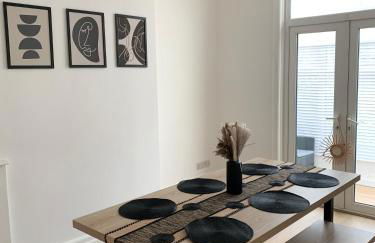 Iris Home in Southsea FREE street parking and pets welcome - Photo 9