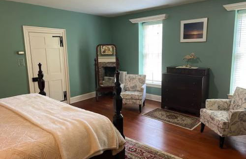 Vaux Hall Manor - 5BR Historic Farmhouse on Bay - Foto 31