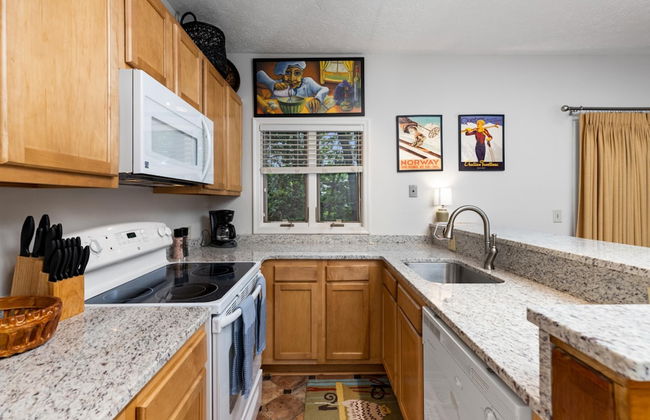 Condo at Wintergreen Walk to Slope Pool Access - Foto 5