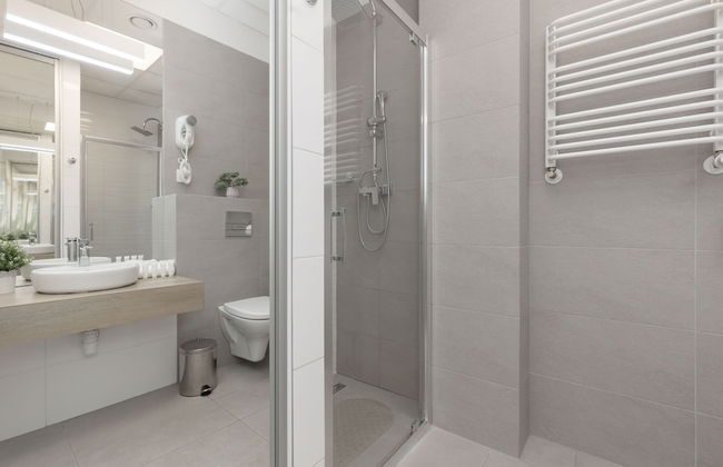 Studios 216 Jerozolimskie Ave by Renters - Photo 15