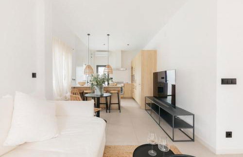 Spacious villa with private pool & garden for 4 - Photo 10