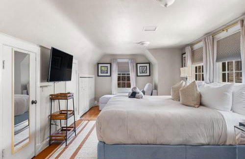 Historic Carriage House Retreat - Foto 24