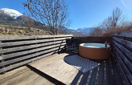 CHALET JACUZZI PRIVE, TERRASSE et VUE MONTAGNE DANS CAMPING 3 ETOILES - Foto 1