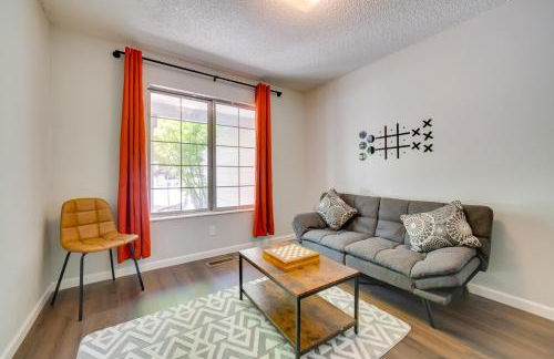 Centrally Located Reno Retreat with Patio and Yard - Foto 7