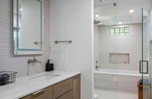 Garland Treehouse Villa: Patio Feasts & Creekside by Vacation Your way - Foto 33