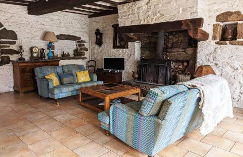 Rare pearl with garden facing the sea - Photo 3