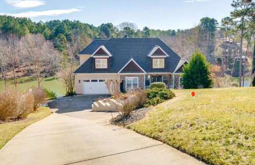 Porch and Game Room! Getaway on Lookout Shoals Lake - Foto 27