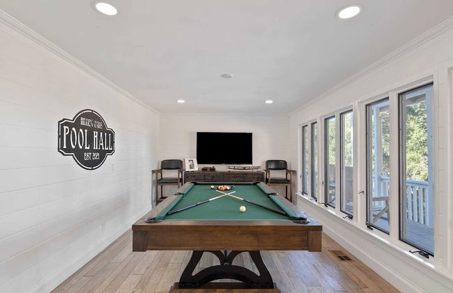 Hidden Oaks Farmhouse by Avantstay Hot Tub, Deck - Foto 21