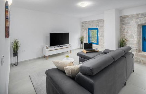 2 Bedroom Cozy Home In Visnjan - Photo 2