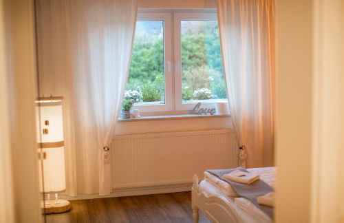 Ferienwohnung Landhaus Swisttal - In der Nähe Phantasialand Brühl und Palmenparadies Therme Euskirchen - Foto 8