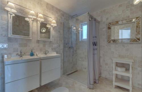 Luxury Villa with Jacuzzi in Les Issambres - Foto 55