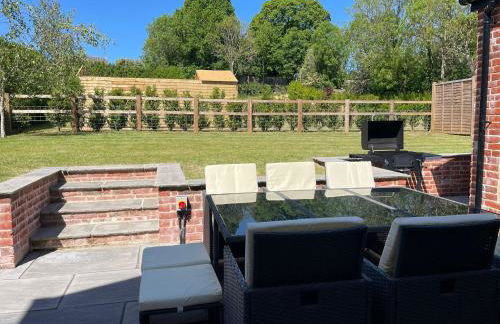 The Old Coach House - Hot Tub - Dorset - Photo 36