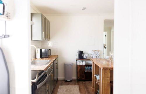 Cozy Historic District Cottage - Foto 16