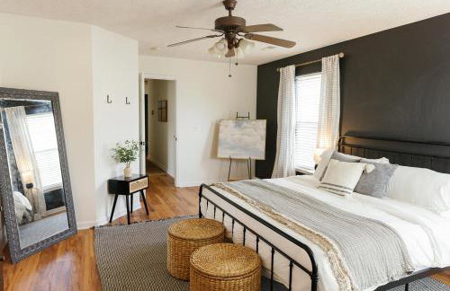 "The Dawning House" - Peaceful Modern Stay w/ Yard - Foto 26