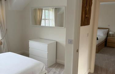 SIX at Wooburn Green Cosy Retreat with Balcony near LEGOLAND Lapland UK and Windsor - Foto 17
