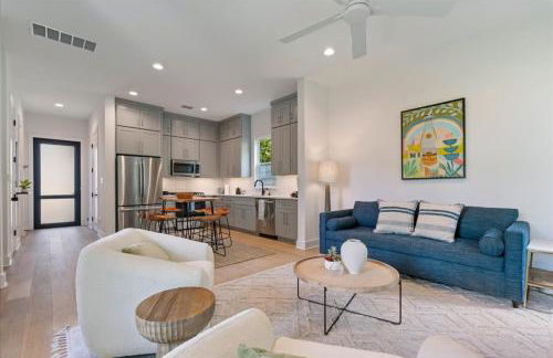 Modern Family Comfort 2BR 2 5BA Sleeps 6 - Foto 2