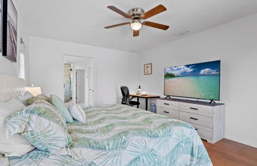 Pelican Paradise! Waterfront, BBQ, Heated Pool, King Bed, Luxury, Family Fun & More - Foto 8